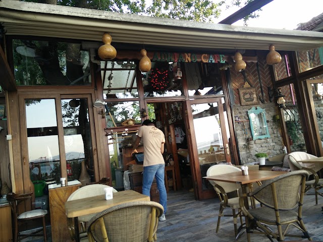 Adriano Antik Kafe