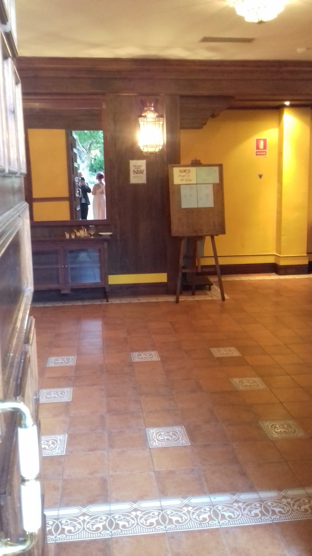 Milenium Discoteca, La Solana — Juan Ramón Jiménez, teléfono 926 63 39 58