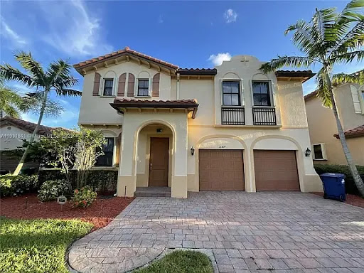 Victor Rosario Vice President, Florida Real Estate Advisory Inc. Commercial Brokerage