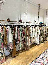 Photo n°4 de Mes Demoiselles Neuilly-sur-Seine à Neuilly-sur-Seine (Magasin d'articles en soie)