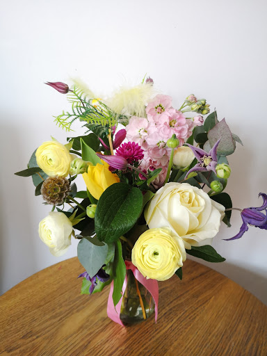 Flowers & Pop. Weddings & Events Florist. - Thumbnail