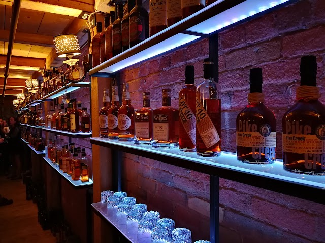 CC Lounge and Whisky Bar