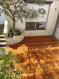 Photo n°23 de ABM Artisan Bois du Marais - Création et pose de terrasse et pergolas en bois à La Rochelle à Taugon (Menuisier)