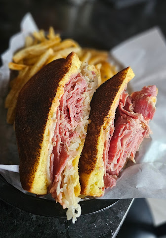 Tarbender's Lounge by null