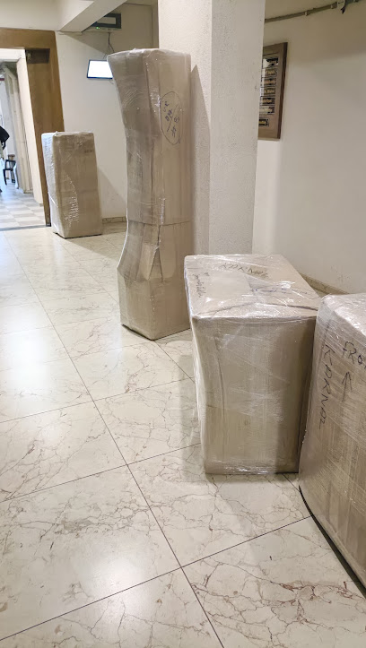 Perfect Packers and Movers