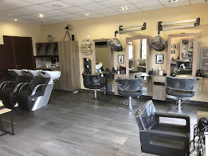 Photo n°2 de ZAËNA COIFFURE à Montval-sur-Loir (Barbier)