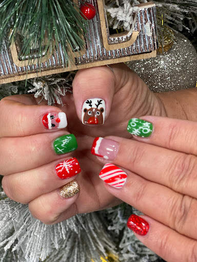 Rose Nails In Green