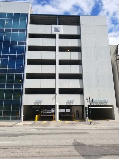 200-298 SW Adams St Garage