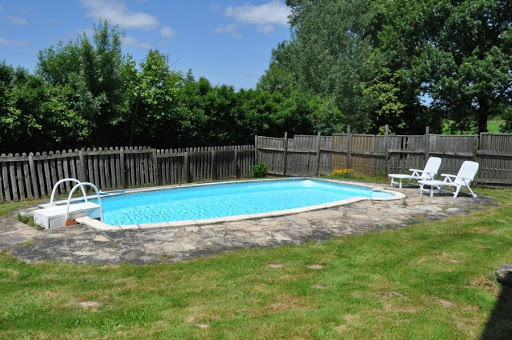 Photo de Gîte/Piscine, Confort à la campagne.