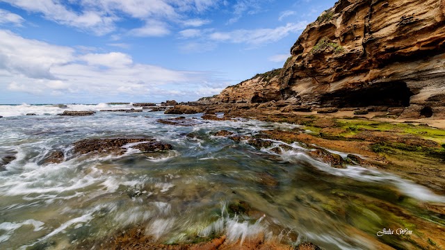 Sea cave, Caves Beach
