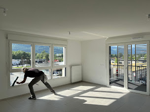 Photo n°3 de Nicolas Nettoyage SARL à Grenoble (Entreprise de nettoyage de vitres)