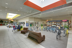 Photo n°19 de Centre Commercial Carrefour Flers Les Groseillers à Saint-Georges-des-Groseillers (Boutique de cigarettes électroniques)