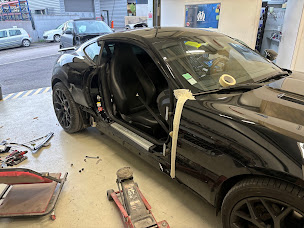 Photo n°1 de Provence Carrosserie à Roquefort-la-Bédoule (Atelier de carrosserie automobile)