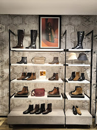 Photo n°20 de Geox à Puteaux (Magasin de vêtements pour femmes)