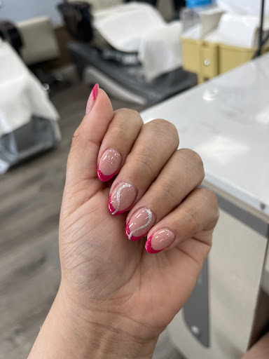 Center Nails & Hair Logo