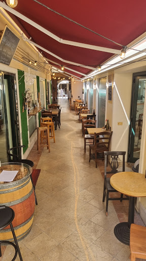Patrick's Winery Enoteca & Gineria - Italy