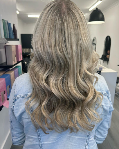 Revive hair lounge ettalong - Thumbnail