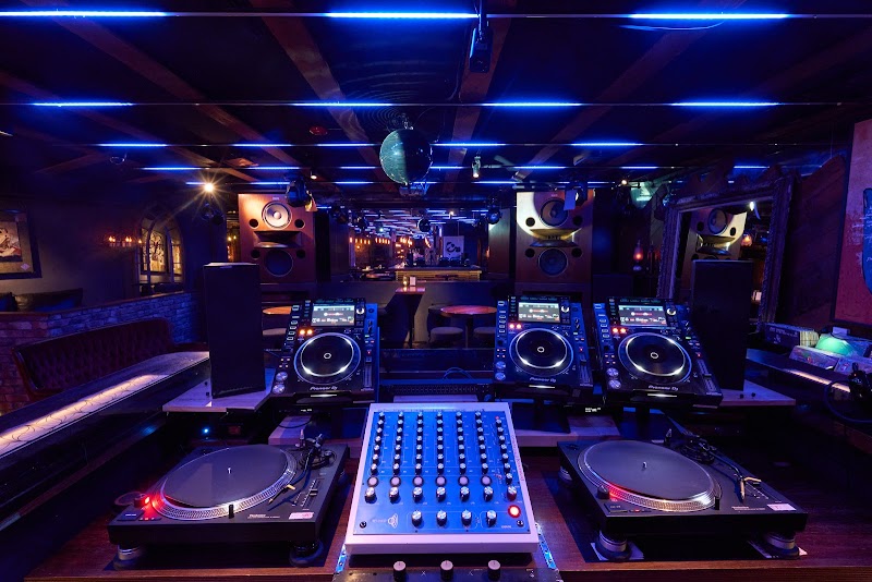 DJ BAR Bridge SHINJUKU / DJ バー ブリッジ 新宿