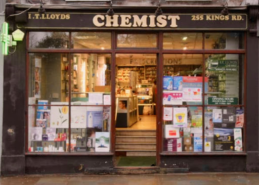 I.T. Lloyd Chemist - Visual