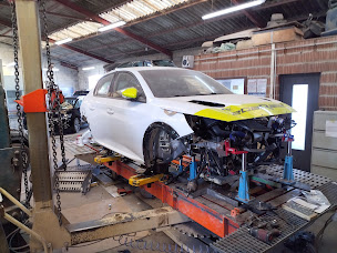 Photo n°5 de Carrosserie du Bouriou à Brens (Atelier de carrosserie automobile)