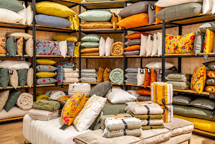 Photo n°4 de Hémisphère Sud Nantes | Meubles, canapés et décoration à Saint-Herblain (Magasin de canapés)