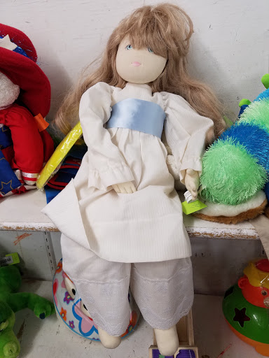 Simi Thrift Store - Thumbnail