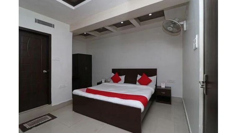 OYO 11722 Crystal Guest House
