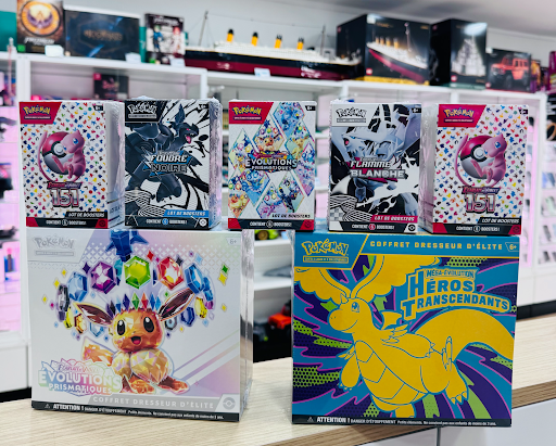 ✨ Nouvel arrivage Pokémon en boutique ! ✨

De nouvelles références Pokémon viennent de rejoindre nos rayons pour le plus grand plaisir des collectionneurs et des dresseurs !

Retrouvez notamment :
⚡ Pokémon 151
⚡ Foudre Noire
⚡ Flamme Blanche
⚡ Évolutions Prismatiques
⚡ Coffrets Dresseur d’Élite
⚡ Héros Transcendants