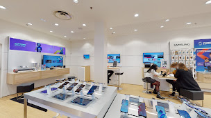 Photo n°21 de Boutique SFR Cholet à Cholet (Opérateur téléphonique)