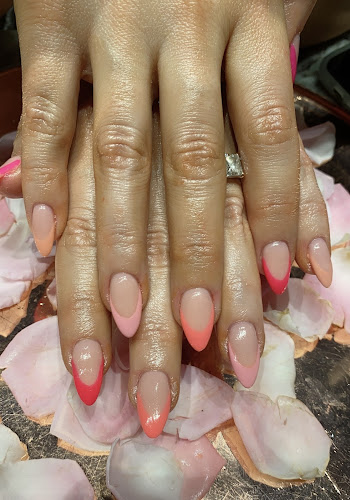 Nail Lounge And Spa interior view
