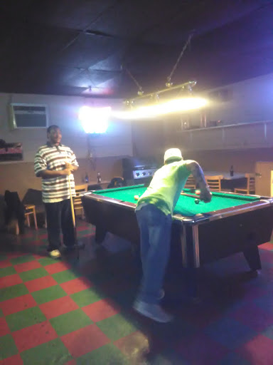 Valleyview SportsBar Christi and Ronnie - Thumbnail