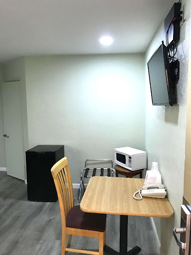 Americas Best Value Inn Visalia - Thumbnail