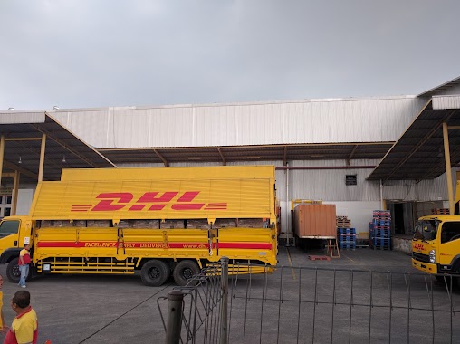 DHL SUPPLY CHAIN CIMANGGIS-DEPOK, Author: Zakki Wirasenjaya