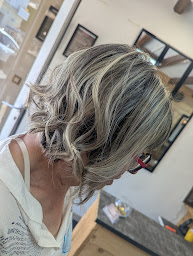 Photo n°16 de Salon de la fontaine à Olonzac (Salon de coiffure)