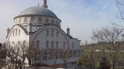 Ulubatlı Hasan Camii