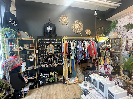 FERAL CHILD (Eclectic Boutique & Salon)