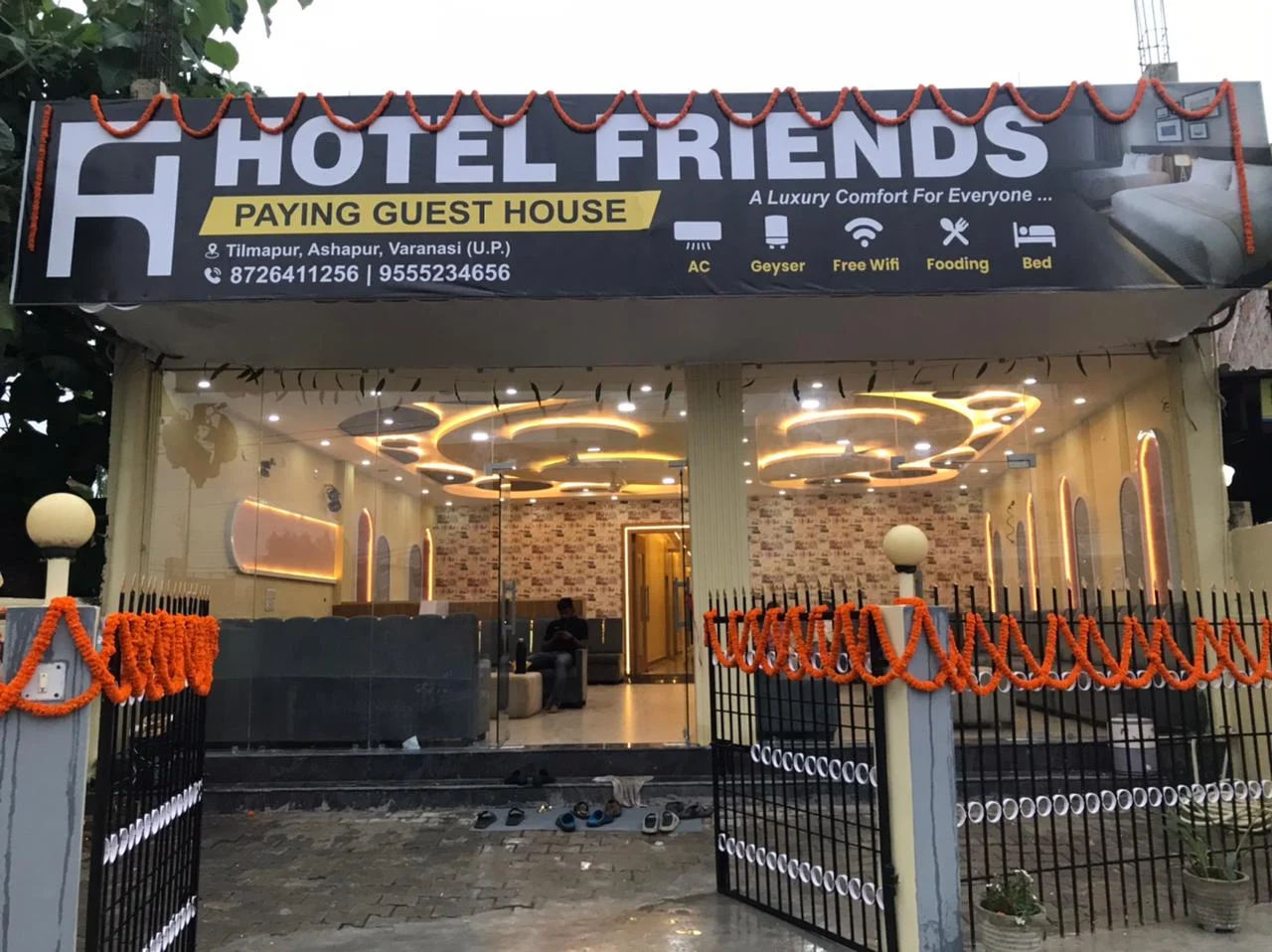 Hotel friends