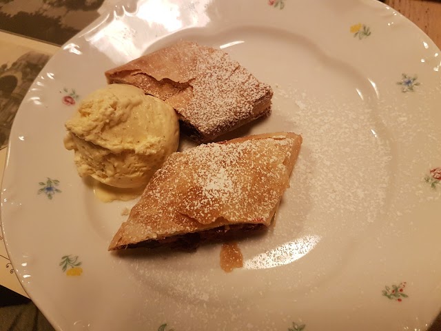Városliget Café & Restaurant - kávézó budapest, műjégpálya budapest, szórakozóhely