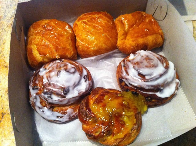 F Monteleone Bakery & Cafe
