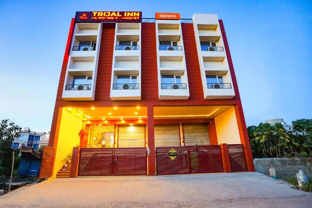 Trijal Inn - Hotel & Banquets