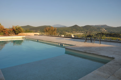 Photo de HENNO Création et rénovation de piscines - Spécialiste pose PVC armé à Mornas (84550)