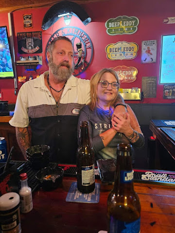 The Drinking Horn Bar&Grill by null