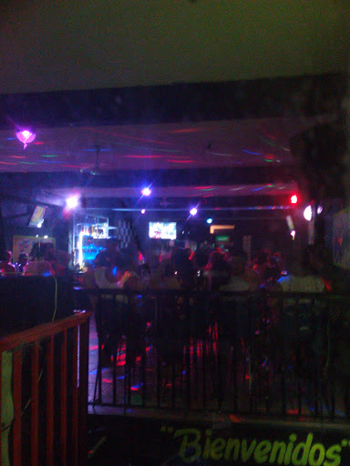 Piñas Drinks - Visual