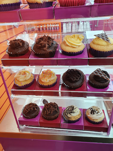 Cake Box Acton - Visual