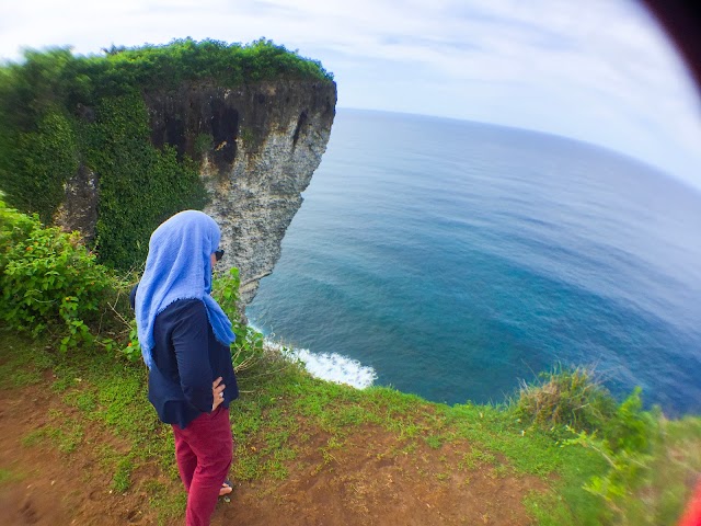 Karang Boma Cliff