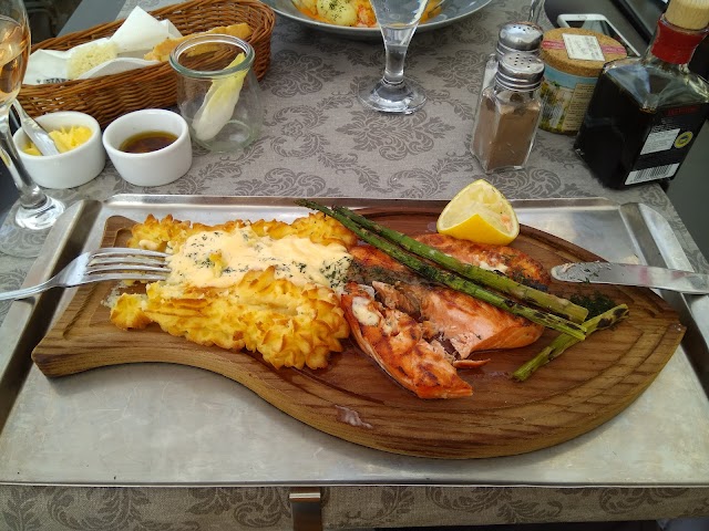 Szara Resto & Bar