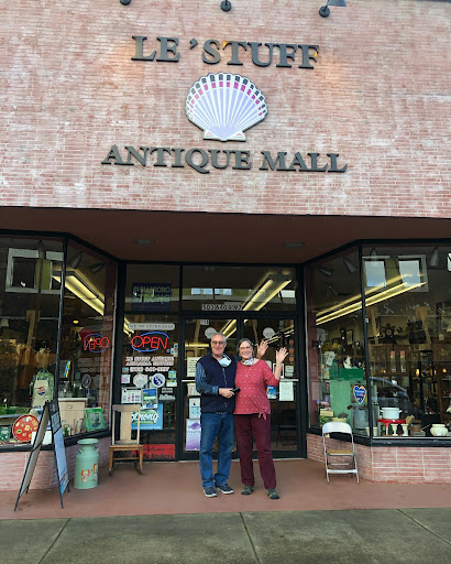 Le'Stuff Antique Mall - Visual