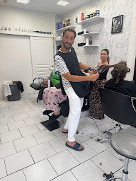 Photo n°51 de Z-Hair coiffeur coloriste visagiste à Saint-Denis (Salon de coiffure)