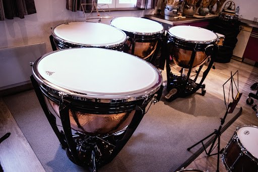 Claire Litzler – Percussionniste, Chanteuse & Professor De Percussions Gallery - France