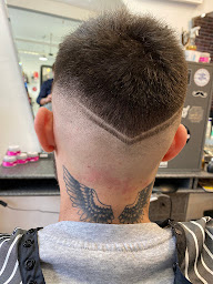 Photo n°9 de Dino Barber Etroeungt à Étroeungt (Salon de coiffure)